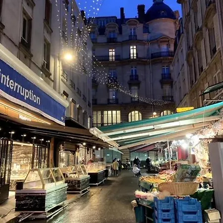 Grand Studio a 2 pas des Champs-Élysées, Tout neuf París